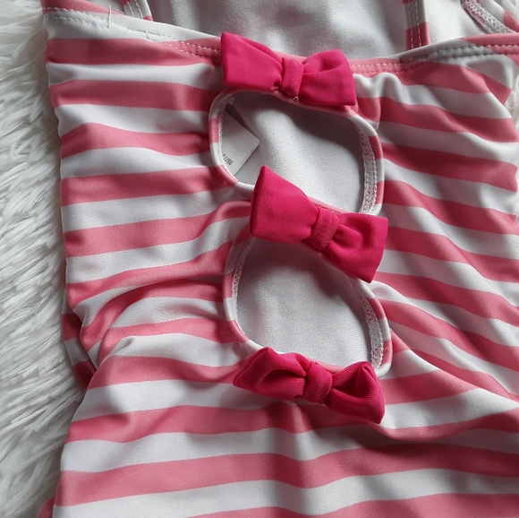 Disney Minne Mouse One Piece Swimsuit - Picture 2 of 7